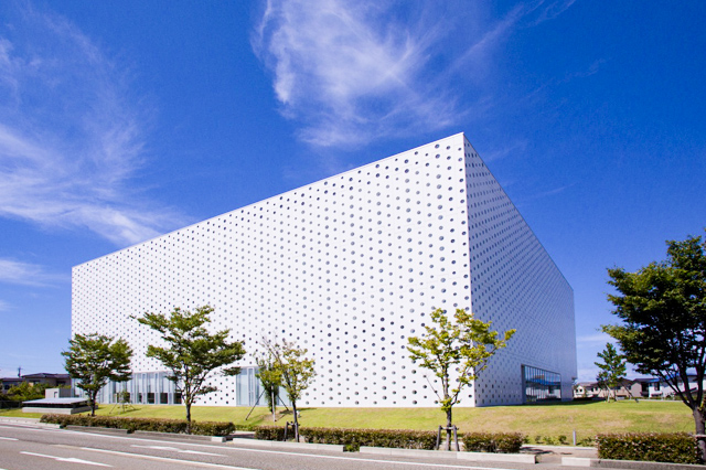 金沢海みらい図書館