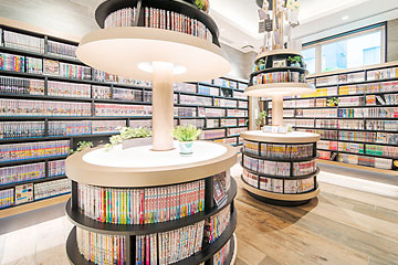 クインテッサホテル大阪心斎橋 Comic & Books