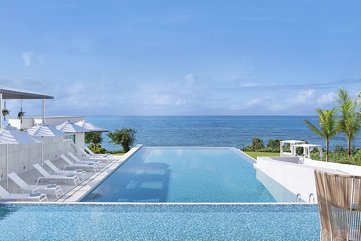 屋外プールのあるホテル