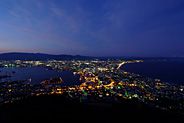 標高334mの函館山から眺める夜景は、香港・ナポリとともに「世界三大夜景」のひとつと称されています。