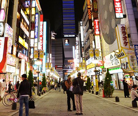 東京随一の繁華街　新宿歌舞伎町に位置し、観光でお越し頂くお客様にもビジネスでご利用頂く場合にも最適なロケーションです。