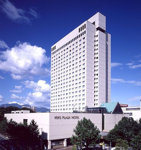 JR札幌駅から徒歩5分。北大植物園や北海道大学に隣接した自然豊かな環境に位置する地上23階の高層ホテル。