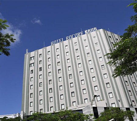 沖縄県庁及び企業の集積地　モノレール県庁前駅より徒歩2分の国際通り入口に位置したホテルです。