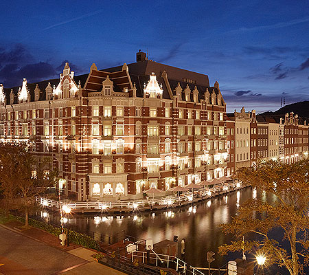 海を庭に持つ、都市型ホテルの頂点それがホテルヨーロッパです。アムステルダムにある100年の伝統を誇る同名ホテルを一段とグレードアップしてハウステンボスの一角に再現しました。