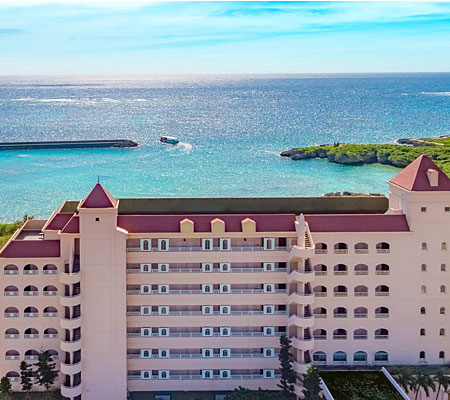 珊瑚礁が美しい海辺のリゾートに佇む暮らすように滞在できる長期滞在型のコンドホテル！