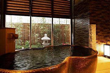 趣の異なる檜・岩・陶・竹と4つのお風呂が無料で24時間ご利用できます。