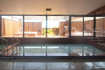 広々とした大浴場です。窓からは瀬戸内海の景観を眺めることができます。