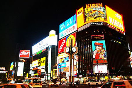 東京以北随一の歓楽街。北の美味を堪能できる飲食店はもちろん、さまざまな娯楽施設がひしめき、その数は5,000に及ぶともいわれます。