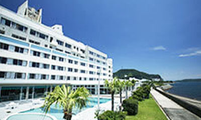 青く広く穏やかな錦江湾を目の前に臨むリゾートホテル。